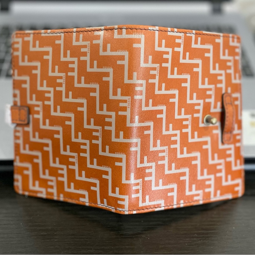 Fossil Mykel Passport Case - Picture 3 of 7